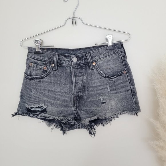 Levi’s 501 Jean Shorts - Picture 3 of 8